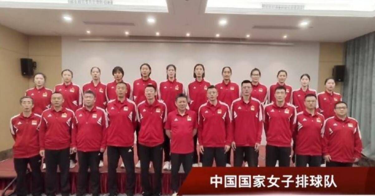 与粑粑麻麻分开后，四处流浪的胡巴被梁朝伟饰演的屠四谷和笨笨收留